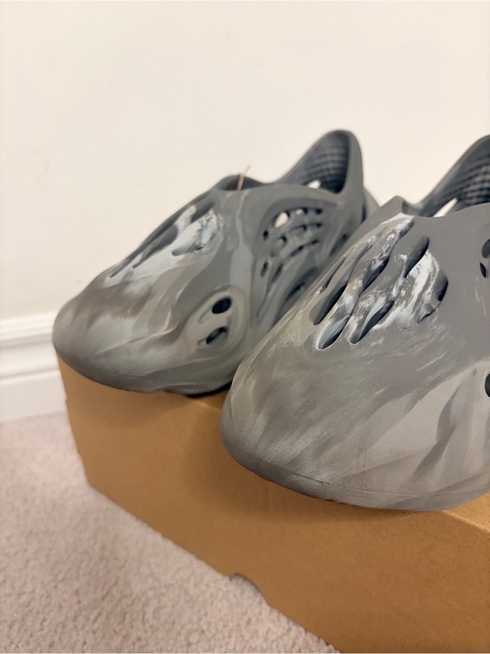 adidas Yeezy Foam Runners - Picture 4 of 8